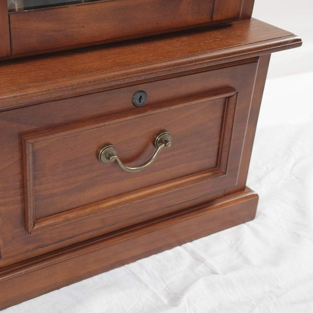 Classics 8 Gun Cabinet with locking tempered glass door