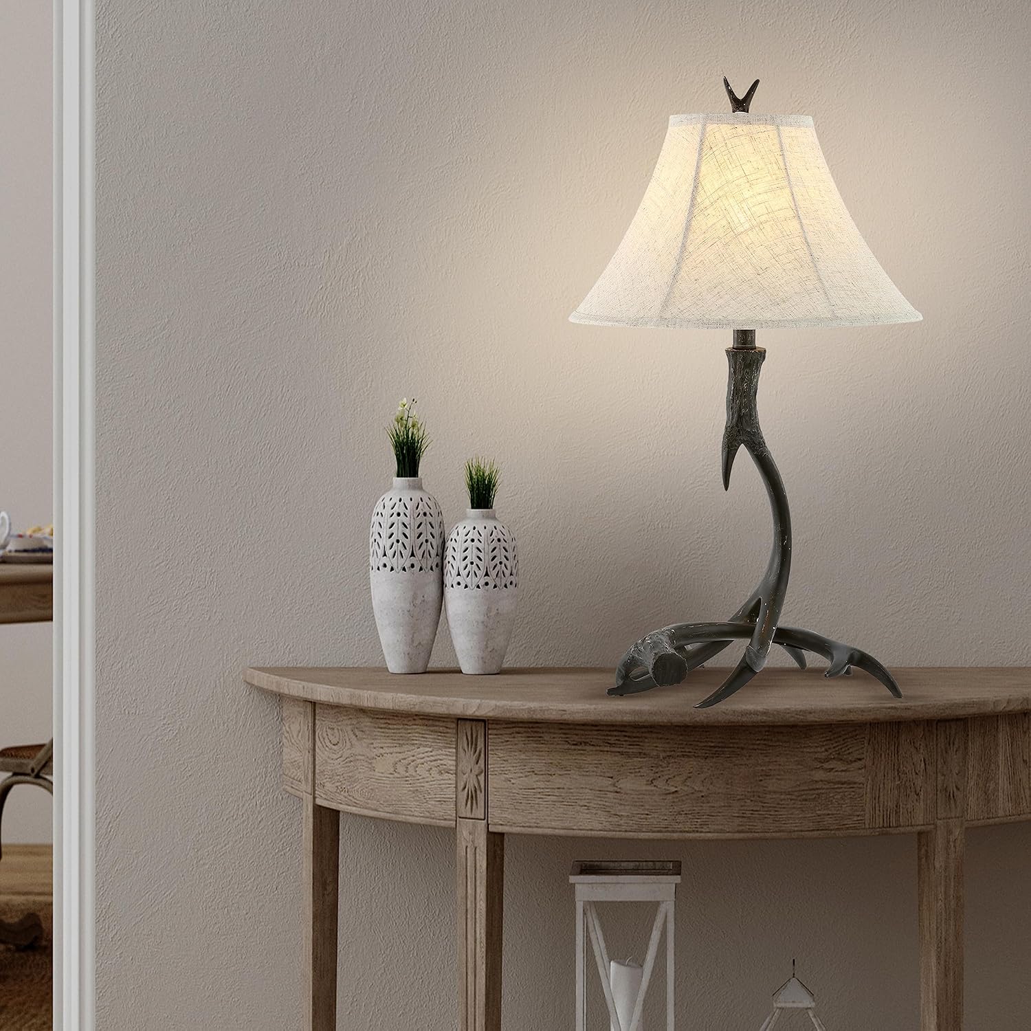 Rustic Antler Table Lamp 27.5", Farmhouse Lodge Cabin Decor for Living Room Bedroom, Resin Bedside Nightstand End Table Lamp with Linen Shade